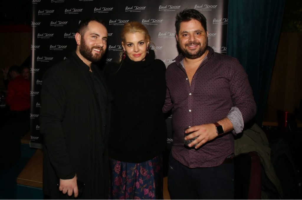 Read more about the article Red Door: The favorite haunt of Tsakalof held a glamorous dinner party with festive mood!
