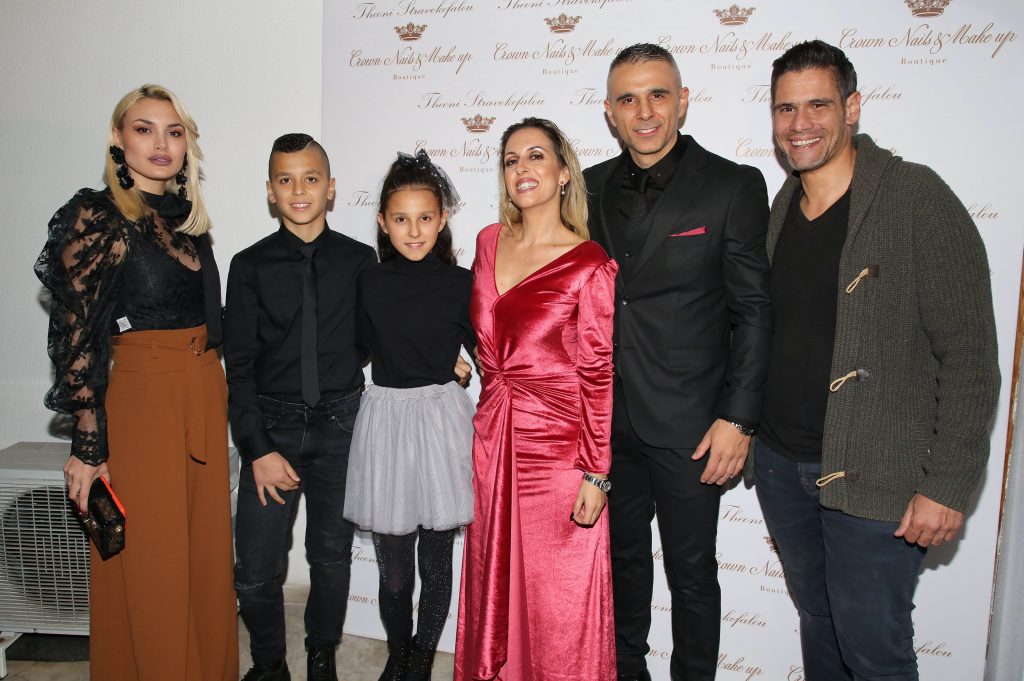 Read more about the article The famous make up artist Theoni Stravokefalou celebrated the 1st year of the “Crown Nails & Make Up Boutique” in Glyfada!