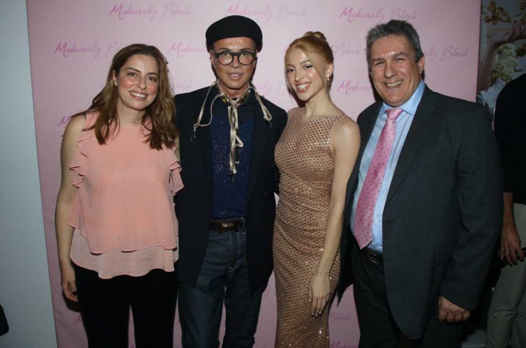 Read more about the article The well-known blogger Melina Baltogianni put us in the “world” of “Medicinally Blonde” through a unique “pink” launch party