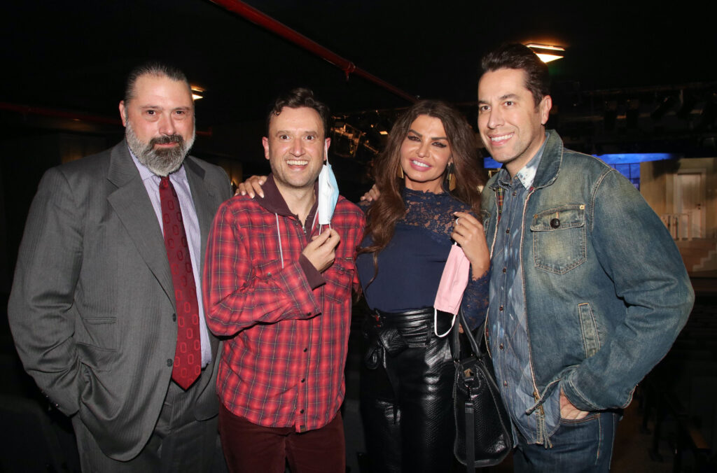 Read more about the article Beloved friends watched the premiere of Argyris Aggelou and Vasiliki Troufakou in the play “Barefoot in the Park” at the Akadimos Theater.