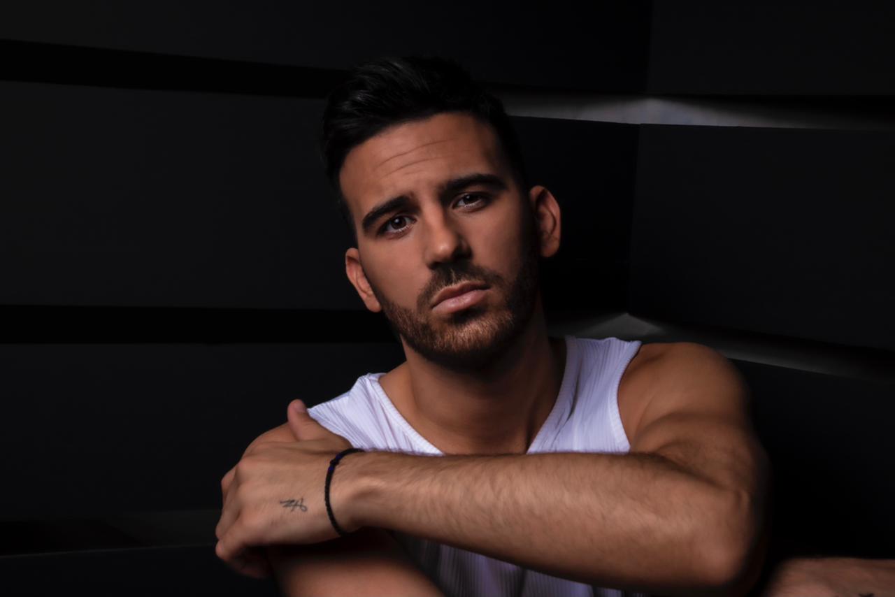 You are currently viewing Nikiforos impressed with his new hit “I Want Only One Night”!