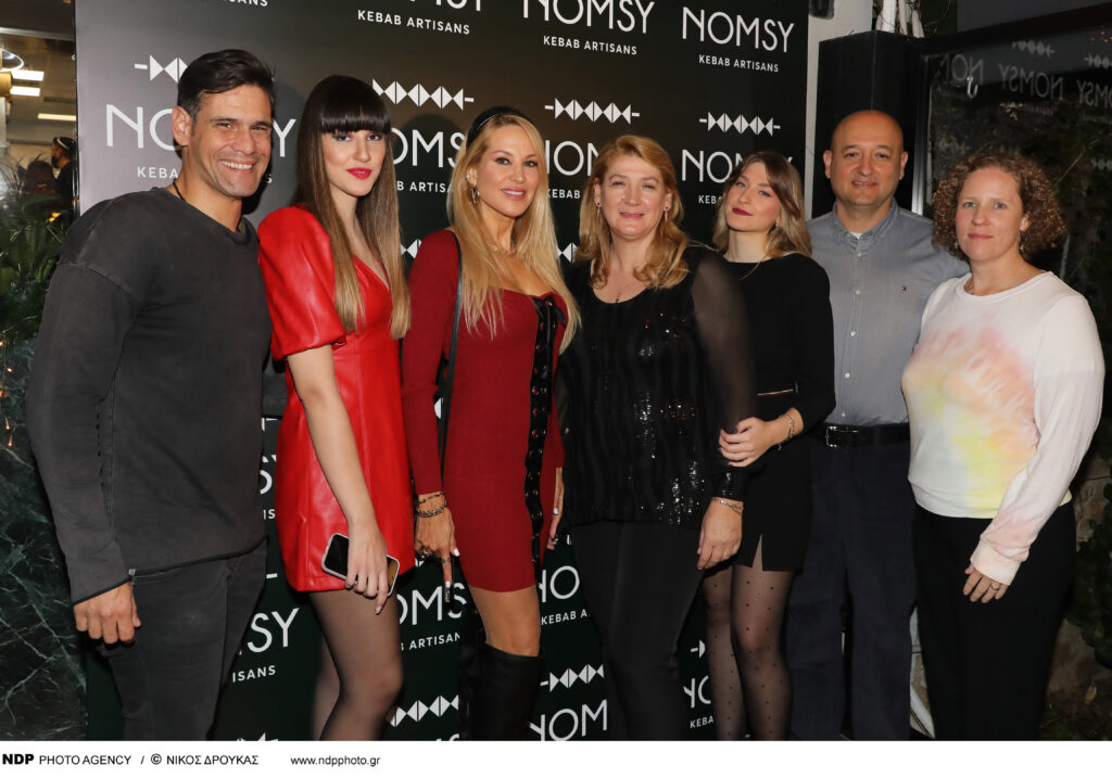 Read more about the article NOMSY: The favorite hangout of Glyfada in a bright dinner party, with a festive mood, for a good cause!
