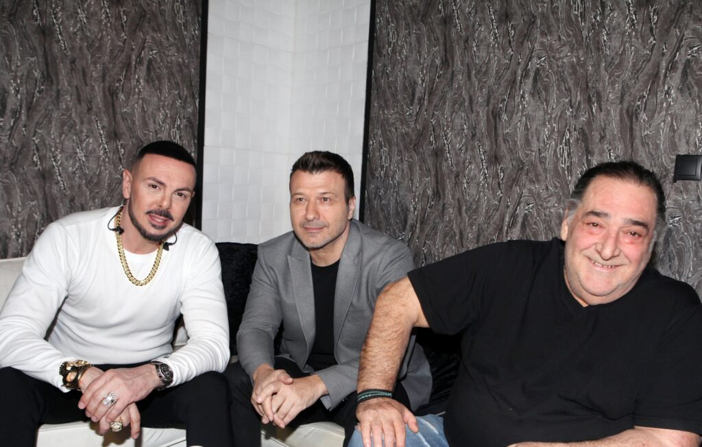 Read more about the article Λαμπερή πρεμιέρα για τη νέα σεζόν από τους  Βασίλη Καρρά, Γιάννη Πλούταρχο και Νίκο Βουρλιώτη στο κατάμεστο “Fix Night Club” της Θεσσαλονίκης!