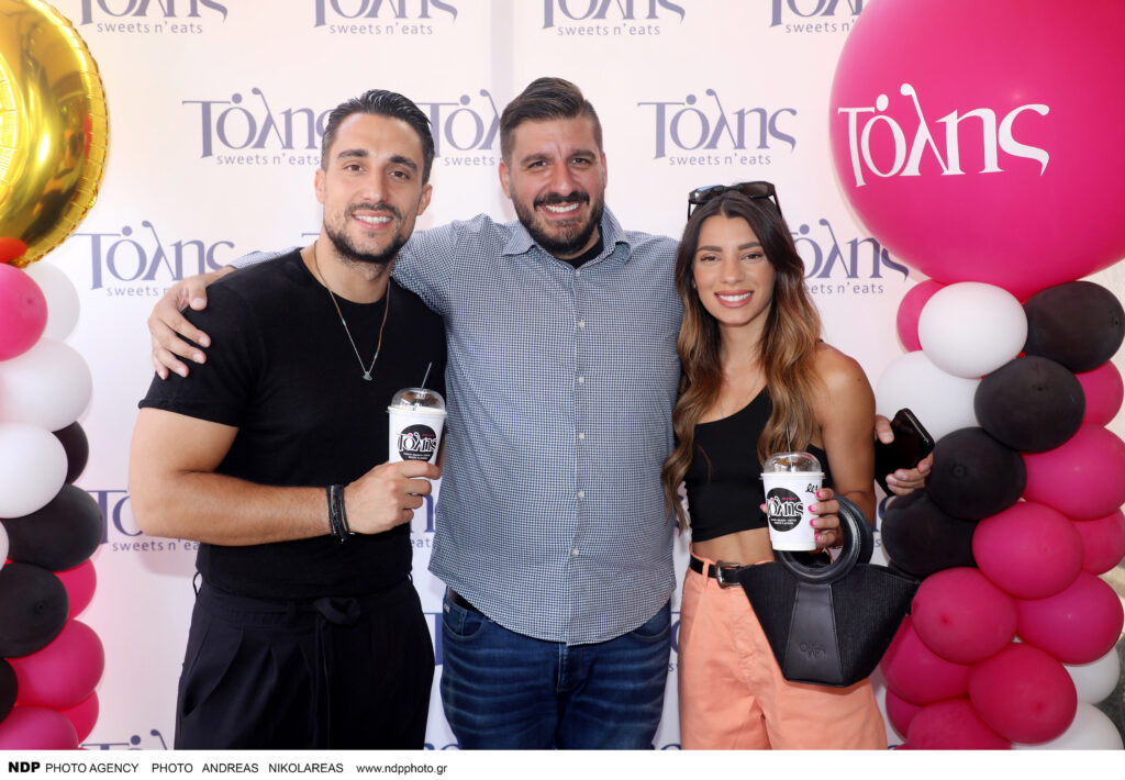 Read more about the article Sakis Katsoulis and Marialena Roumeliotis at the 5 year anniversary party of “Tolis Patisserie”!