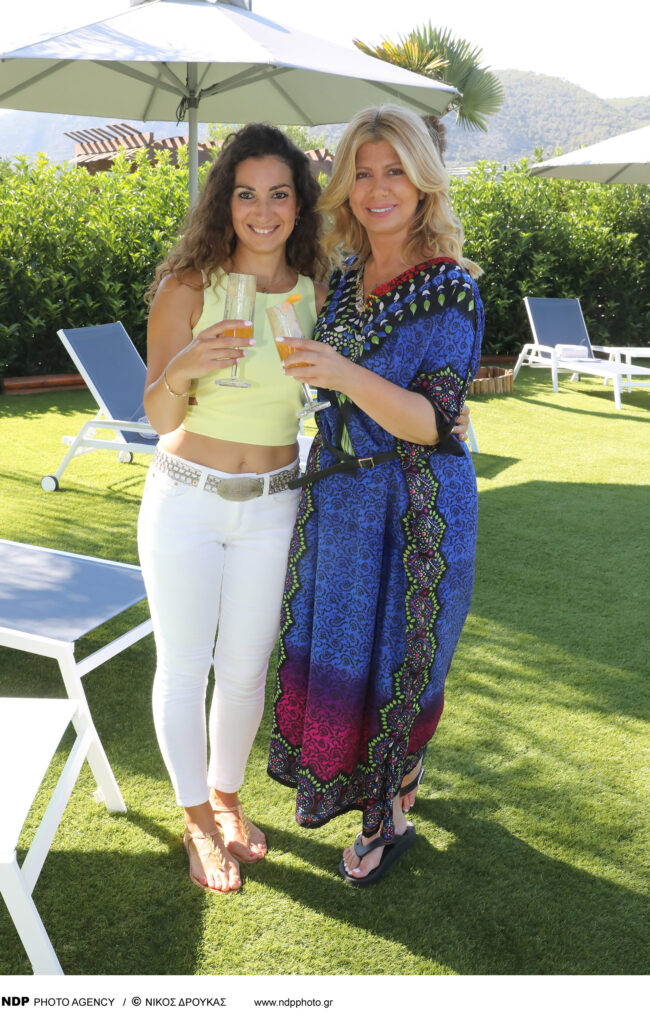 Read more about the article Exciting three days for Zina Koutselinis and the team of “Truths with Zina” at the ecological houses “Desa Green Homes”, in the magical area of Ancient Epidaurus