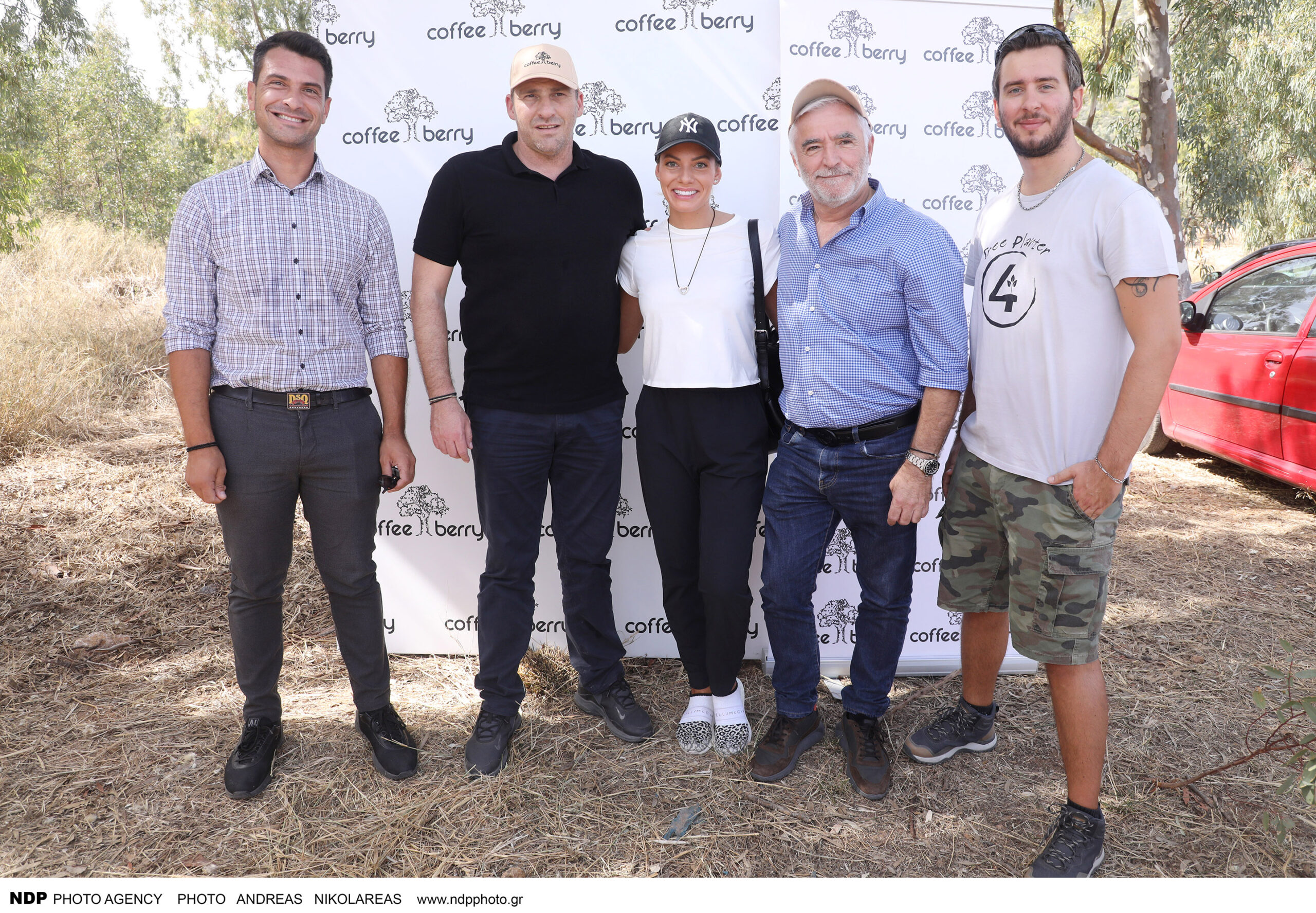 You are currently viewing Η αγαπημένη αλυσίδα “Coffee Berry Greece”, γιόρτασε την Παγκόσμια Ημέρα Του Καφέ και πραγματοποίησε την πρώτη μεγάλη δενδροφύτευση, σε συνεργασία με την MKO “WE4ALL” στον Υμηττό!