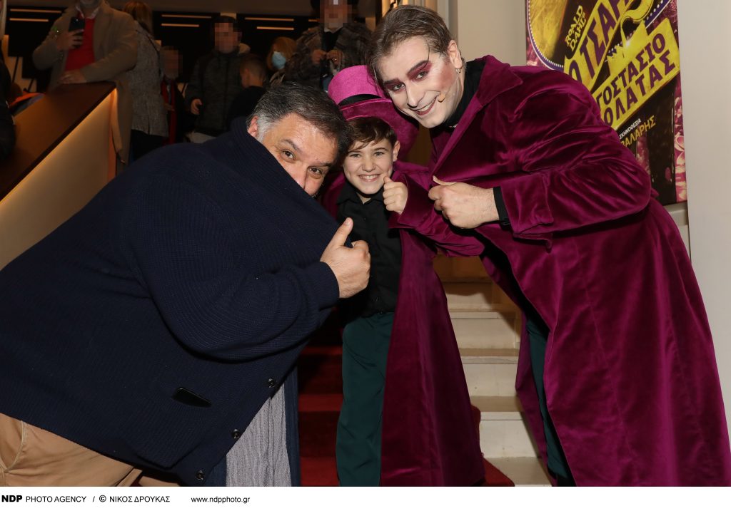 Read more about the article Λαμπερή βραδιά θεάτρου για το διεθνές musical «Ο ΤΣΑΡΛΙ ΚΑΙ ΤΟ ΕΡΓΟΣΤΑΣΙΟ ΣΟΚΟΛΑΤΑΣ» στο εμβληματικό «EMBASSY Theater» στην καρδιά του Κολωνακίου!