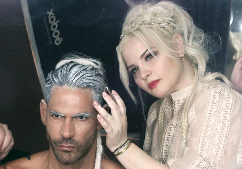 You are currently viewing Η Βίκυ Κουλιανού και ο Γιάννης Σπαλιάρας σε μια ανατρεπτική φωτογράφιση για την ταλαντούχα hair artist Ιωάννα Τζάνη, που εντυπωσιάζει για άλλη μια φορά με τους “Αγγέλους” της!