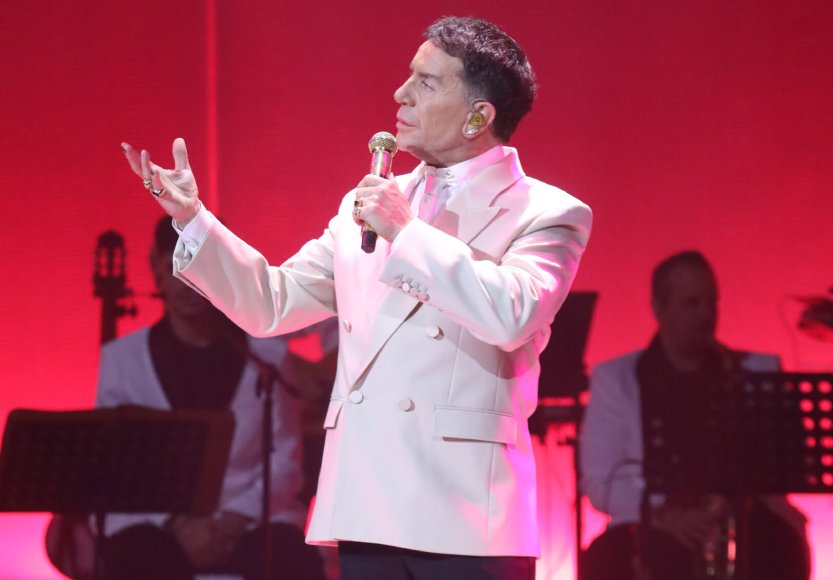 Read more about the article Κάθε βράδυ του Σαββάτου ο μοναδικός Γιώργος Μαζωνάκης δίνει “Ανάσα” στη νύχτα στο εμβληματικό “Fever Athens”!