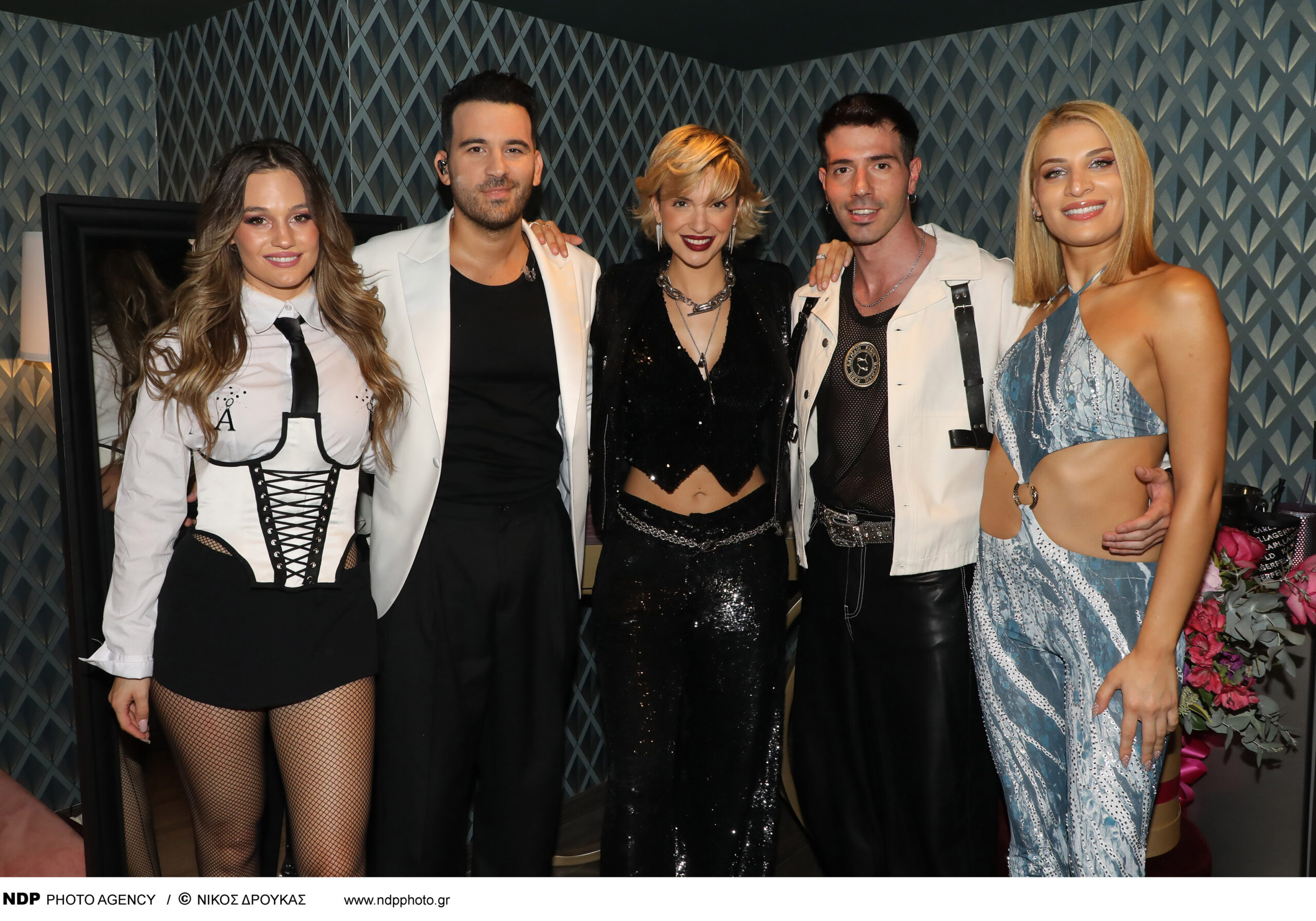 You are currently viewing Sold out από το πρώτο διήμερο: Η απόλυτη ροκ ντίβα του ελληνικού πενταγράμμου, Κατερίνα Λιόλιου έβαλε «φωτιά» στη σκηνή του «Romeo Club» και καλωσόρισε τον τραγουδιστή του έρωτα, Νικηφόρο Βυθούλκα!