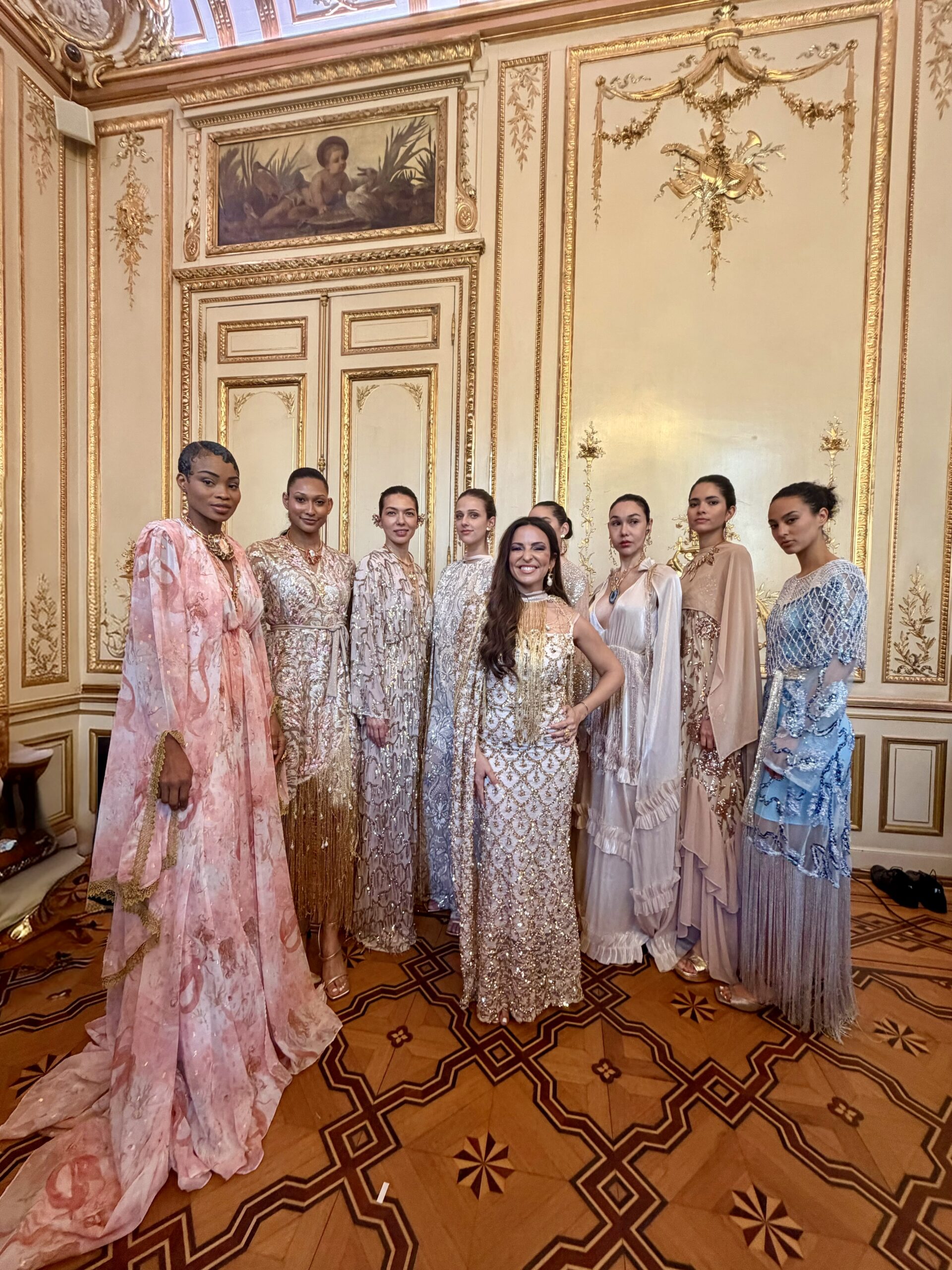 You are currently viewing Λαμπερό Fashion Show του αγαπημένου brand “MYA Collection” της Δήμητρας Νίκα, στo πλαίσιo του Paris Fashion Week στο “La Galerie Bourbon”!