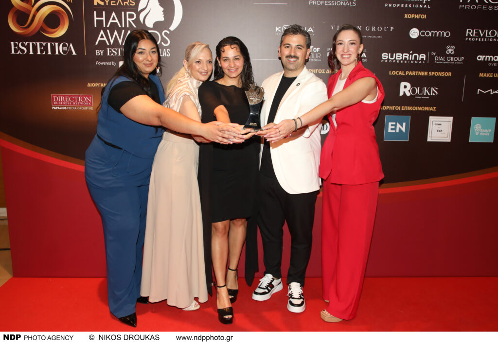 Read more about the article Σημαντική διάκριση για το “Roots Hair Salon” που κατέκτησε το χρυσό βραβείο “Best Hair Influencer”!