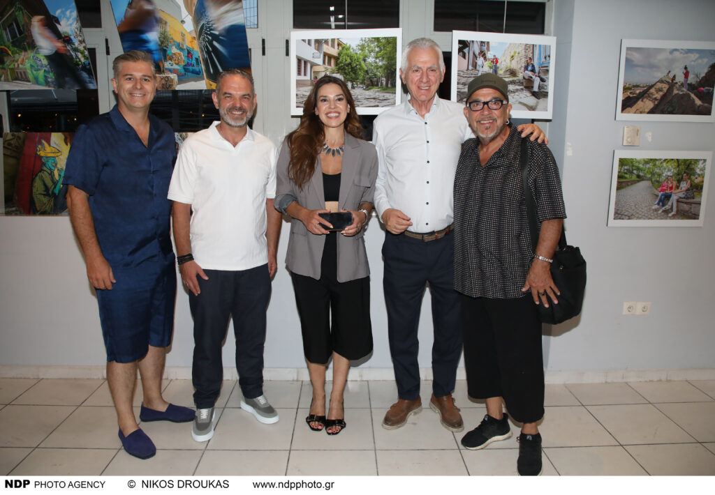 Read more about the article Λαμπερά εγκαίνια για την επετειακή αναδρομική έκθεση φωτογραφίας του βραβευμένου Κωνσταντίνου Καράμπελα!