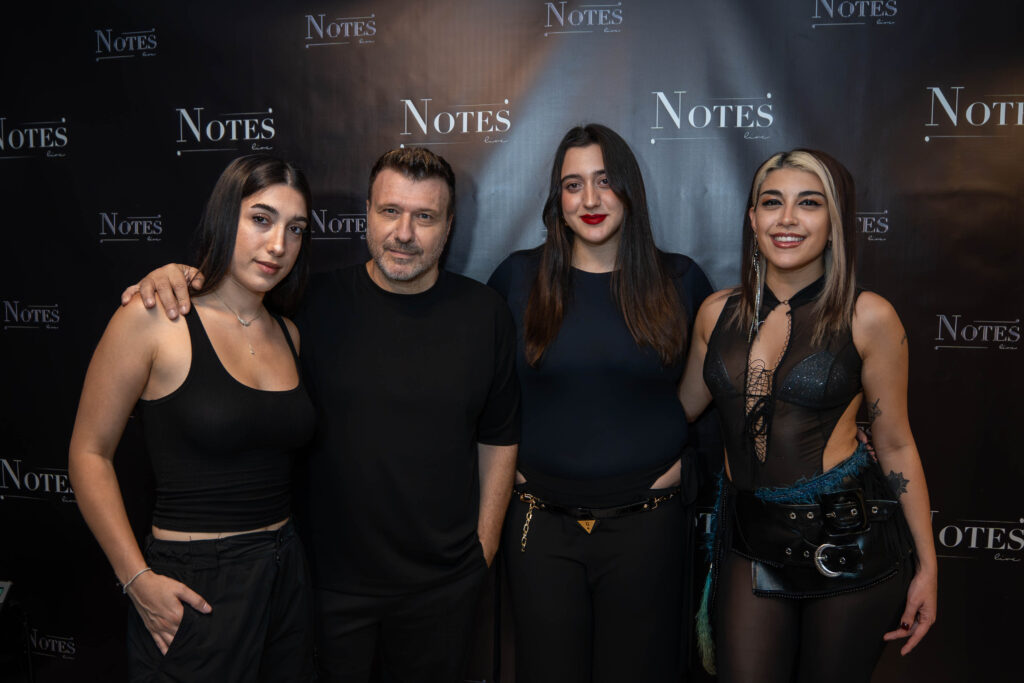 Read more about the article «Το καλύτερο παιδί» της ελληνικής μουσικής, Γιάννης Πλούταρχος, αποθεώθηκε στη sold out πρεμιέρα του στο «Notes Live» της Κύπρου!